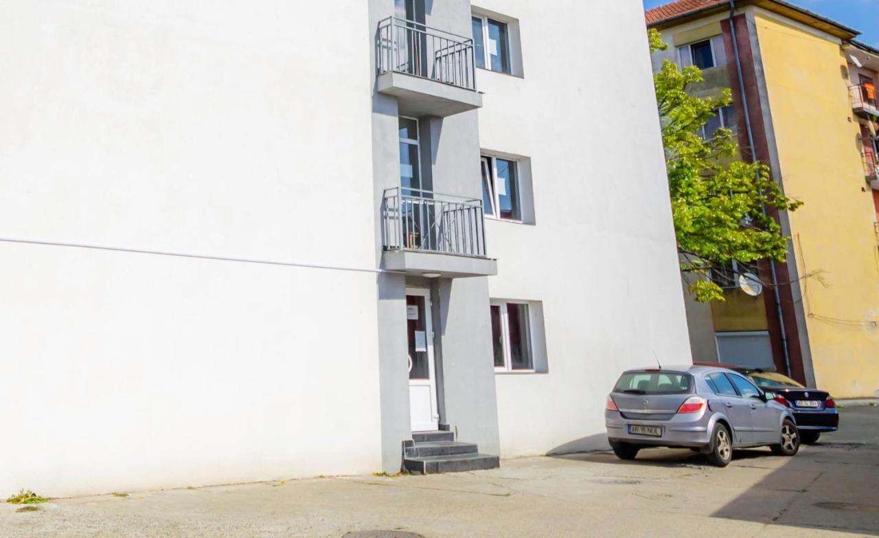 Apartament Cu O Camera Arad Buitenkant foto